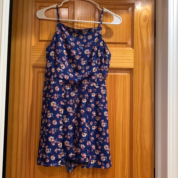 Xhilaration blue floral romper - Picture 3 of 8